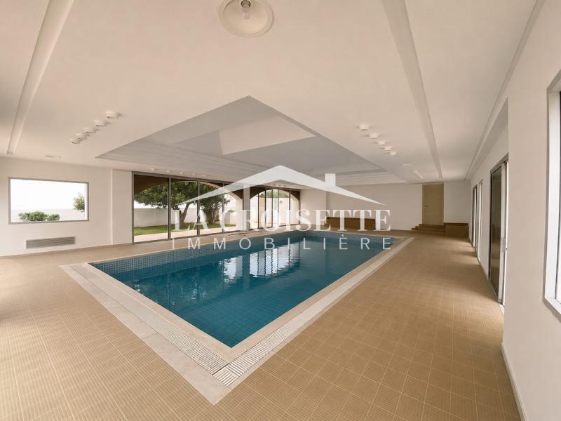 Villa S+7 avec piscine à La Soukra Parc